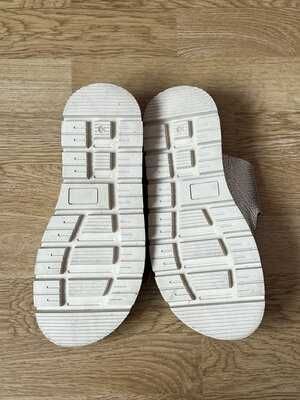 Шкіряні шльопанці Bata