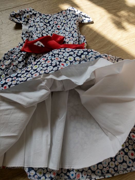 Sprzedam bawełnianą sukienkę dziewczęcą, rozmiar 104