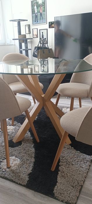 Mesa  de vidro ,alumínio forrado a madeira ,+4 vadeiras .Novo madeira