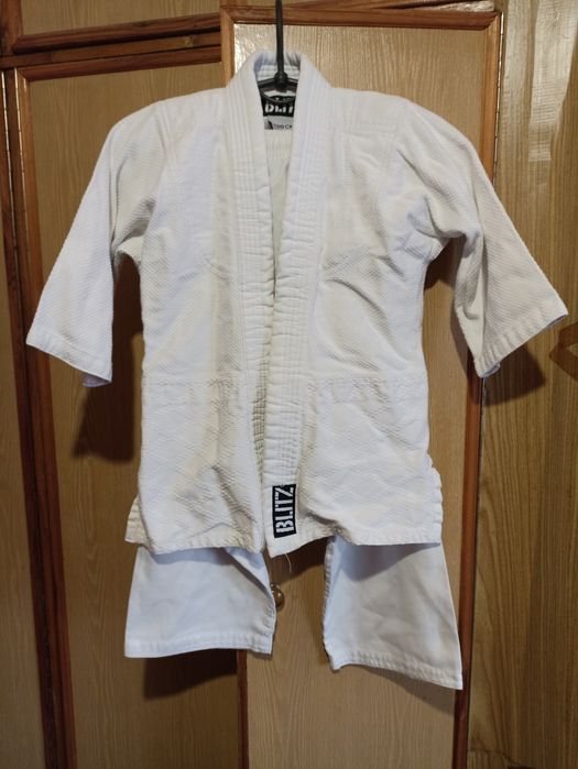Кимоно Blitz для дзюдо с штанами и поясом рост 120