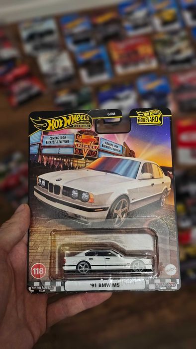 Hot Wheels Premium '91 BMW M5 E34 Boulevard White/Biały