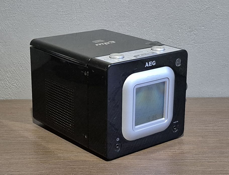 Radio budzik AEG SRC4325 Sprawny