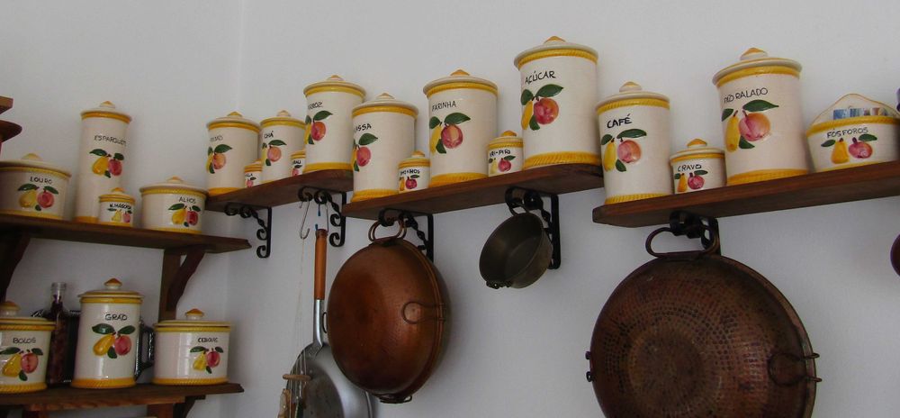 Conjunto de 20 Frascos em loiça pintada à mão