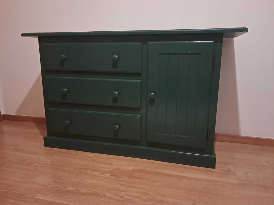 Vendo cama de casal, colchão, cómoda e mesinhas de cabeceira