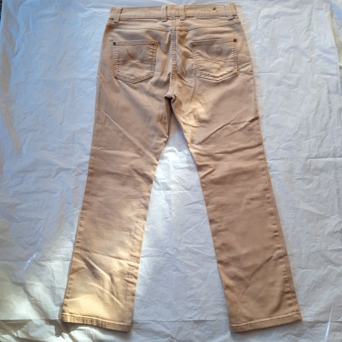 Продам женские джинсы в отличном состоянии.