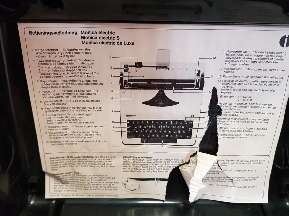 Maszyna do pisania elektryczna Olympia Monica Electric de Luxe sprawna