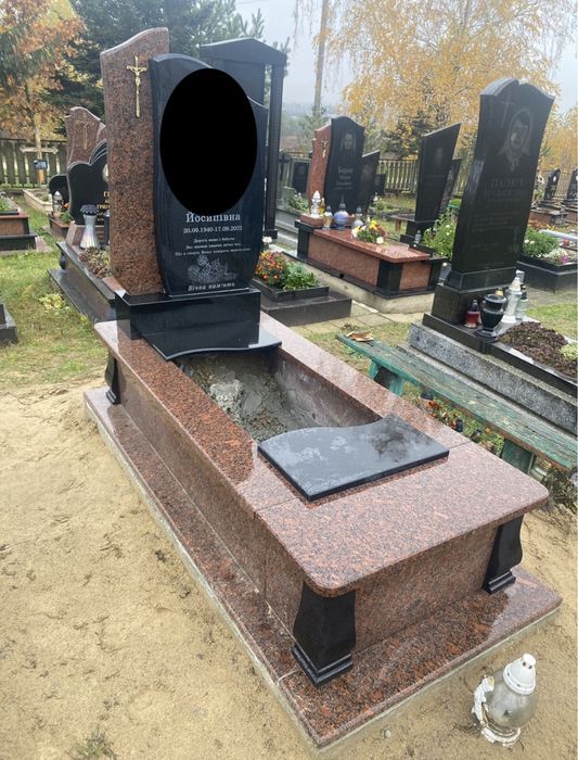 Пам‘ятники та вироби з граніту