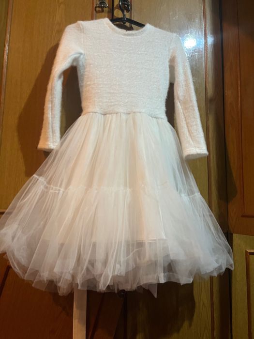 Продам сукні дитячі