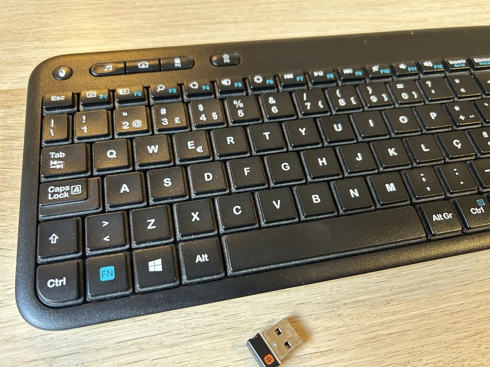 Teclado Logitech K400r, sem fios por wireless