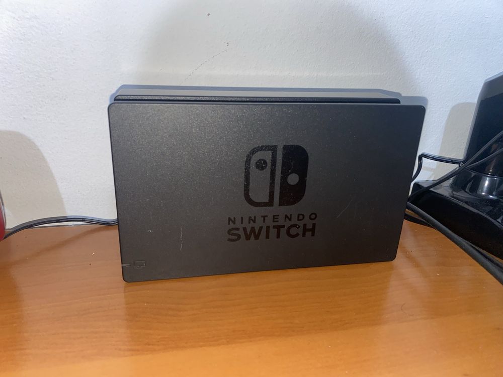 Nintendo Switch + 2 Comandos + Zelda & Mario Odyssey
