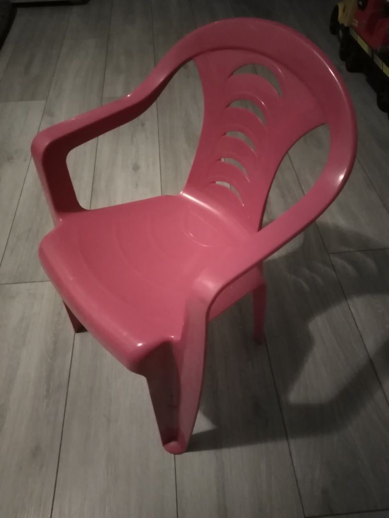 Krzesełko plastikowe różowe