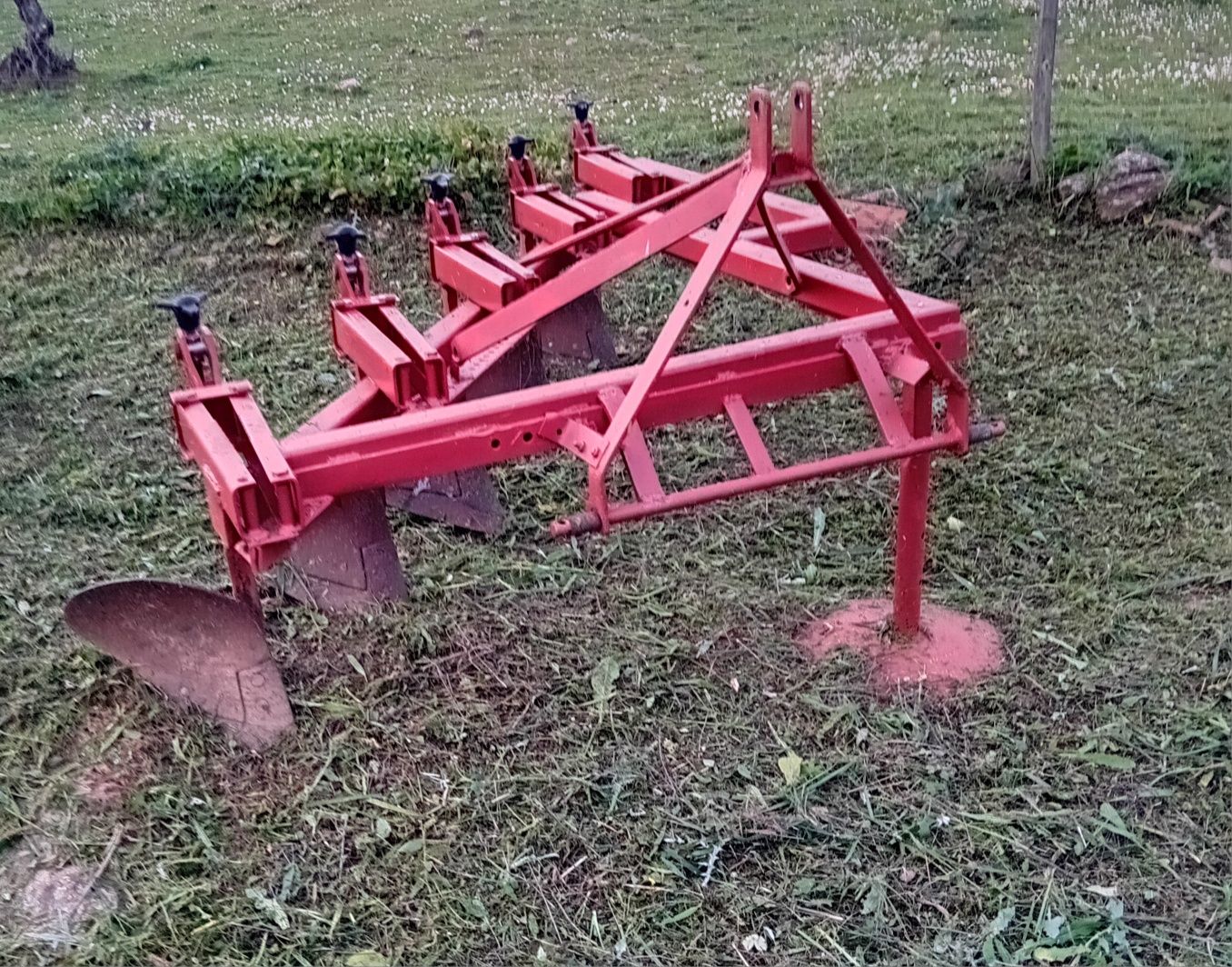 Alfaias agrícolas usadas