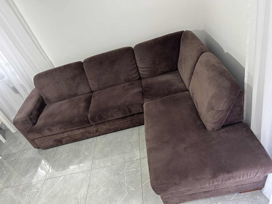 Duży narożnik z funkcja spania brązowy gratis stoik i szafka tv