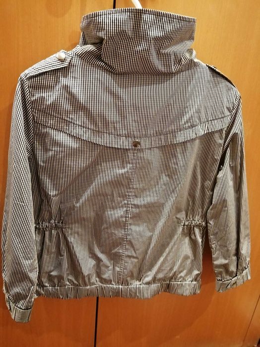 Corta vento Cortefiel branco/preto