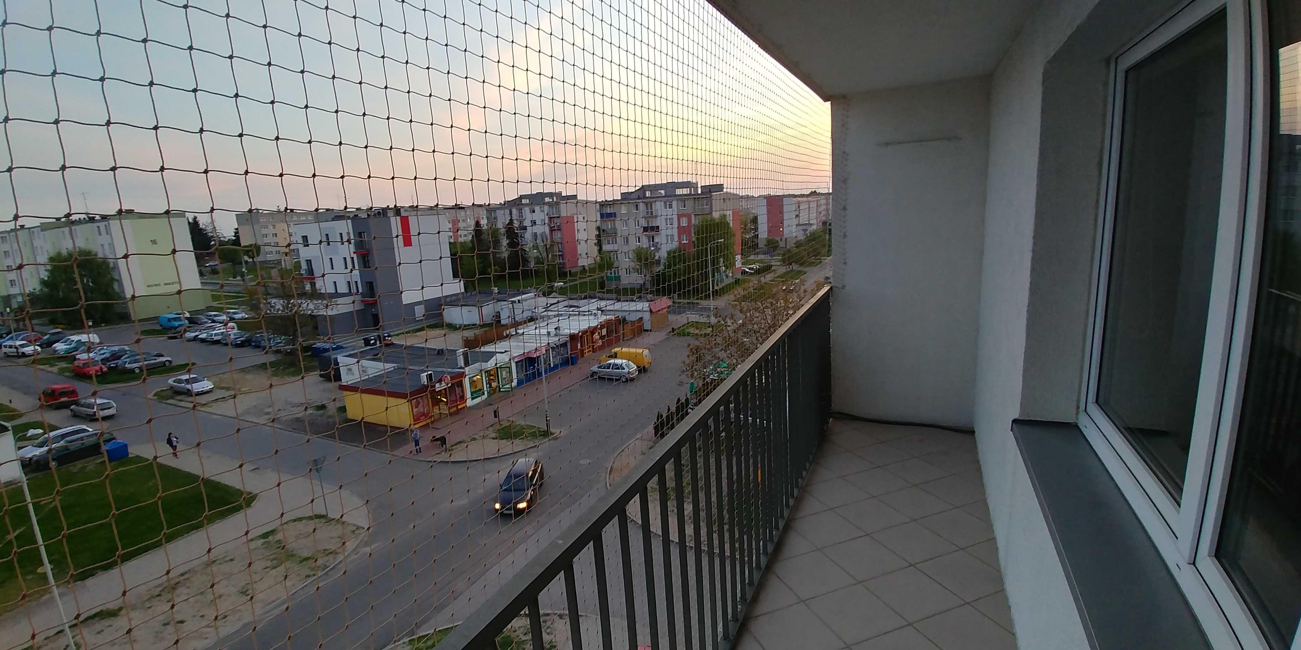 Montaż siatki na balkon dla kota przeciw gołębiom sprzątanie balkonów