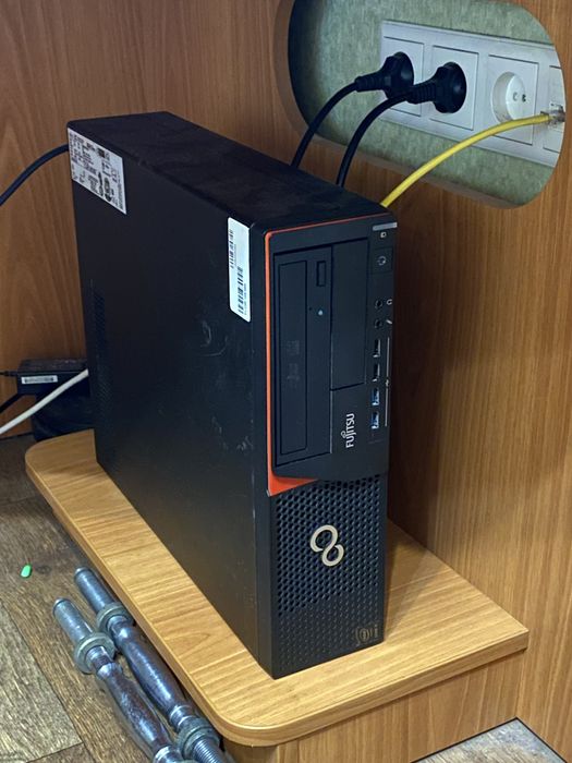 Fujitsu Esprimo E720