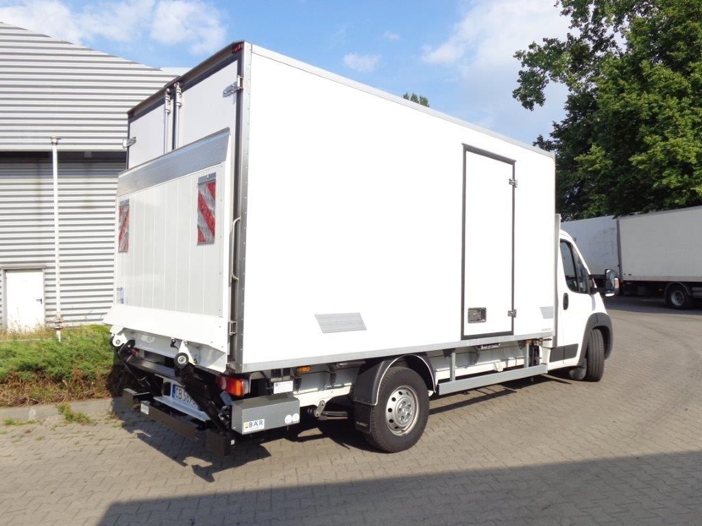 Winda Bar 750 kg do Renault Master z montazem. Zakup na raty.
