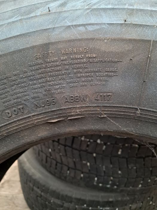 Opony 285,70,19.5 dunlop przód prowadzące