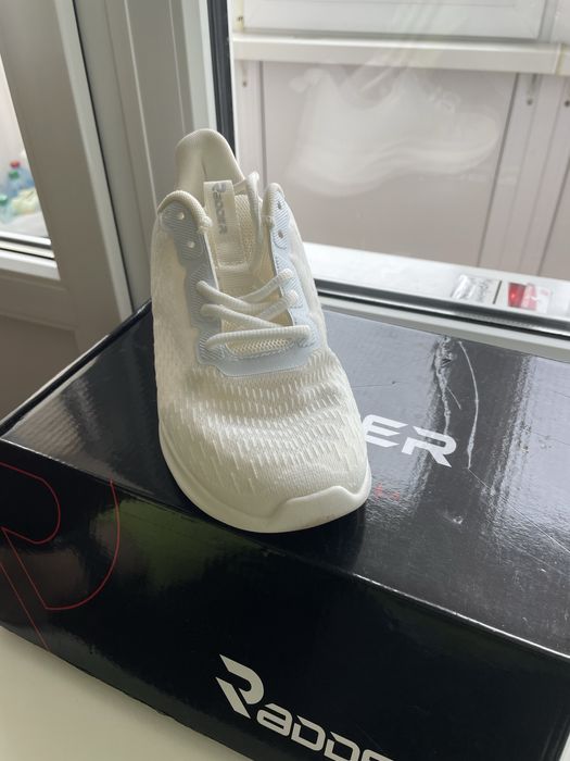 Продам кросівки