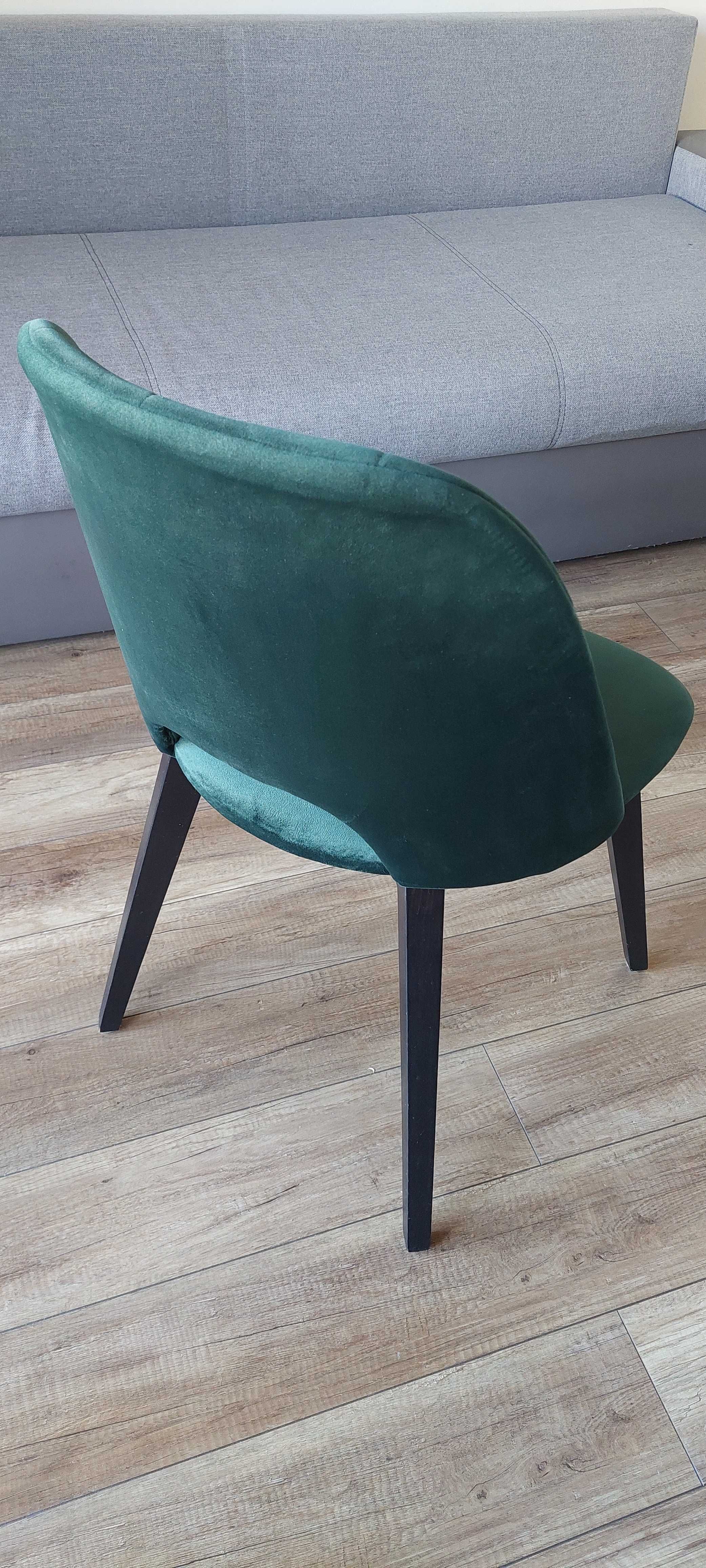 Krzesło welurowe butelkowa zieleń, drewniane nogi, dostępne 4szt.