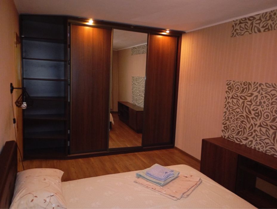 ВОКЗАЛ 2 хвилини пішки! низький поверх. 2-во кімнатна квартира