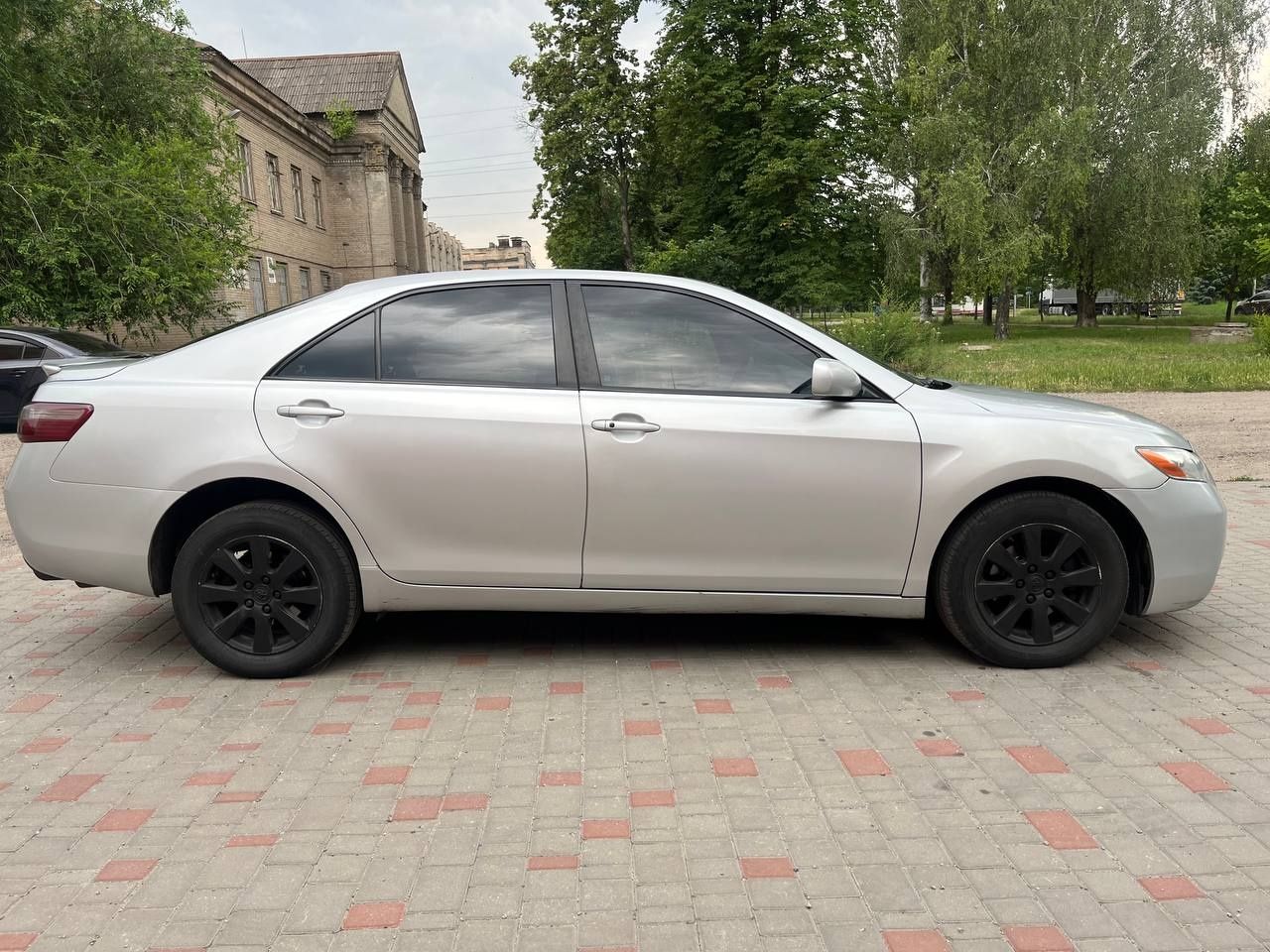 Продам Камри 40.