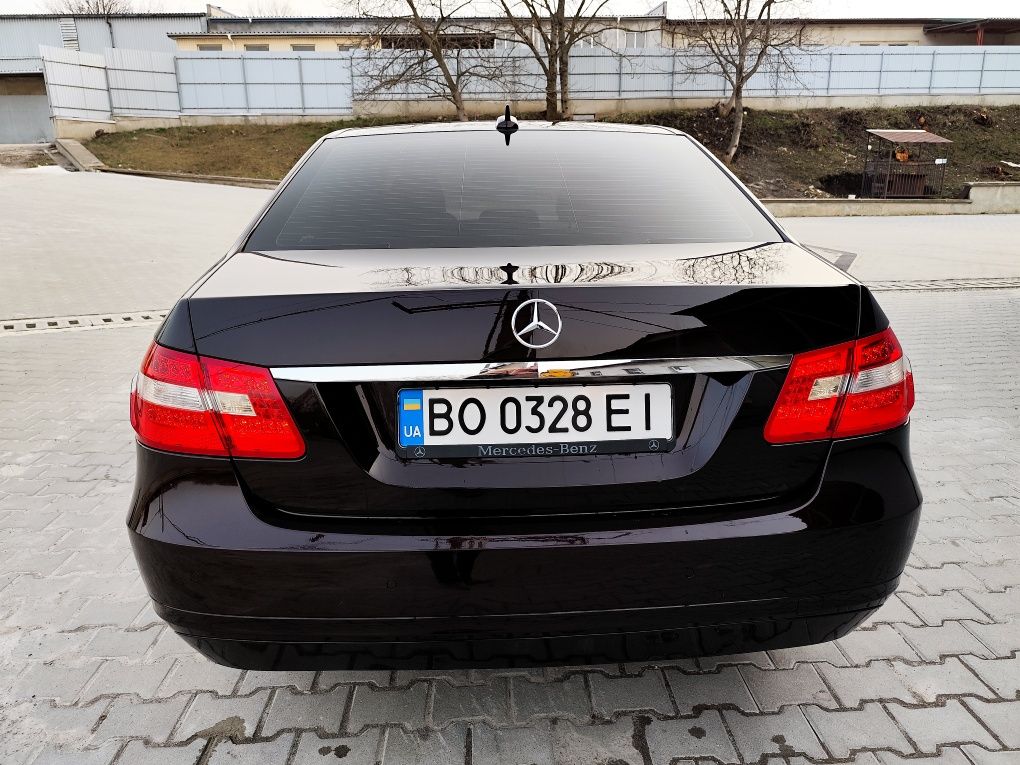 Mercedes-Benz E-Class 2010 рік.