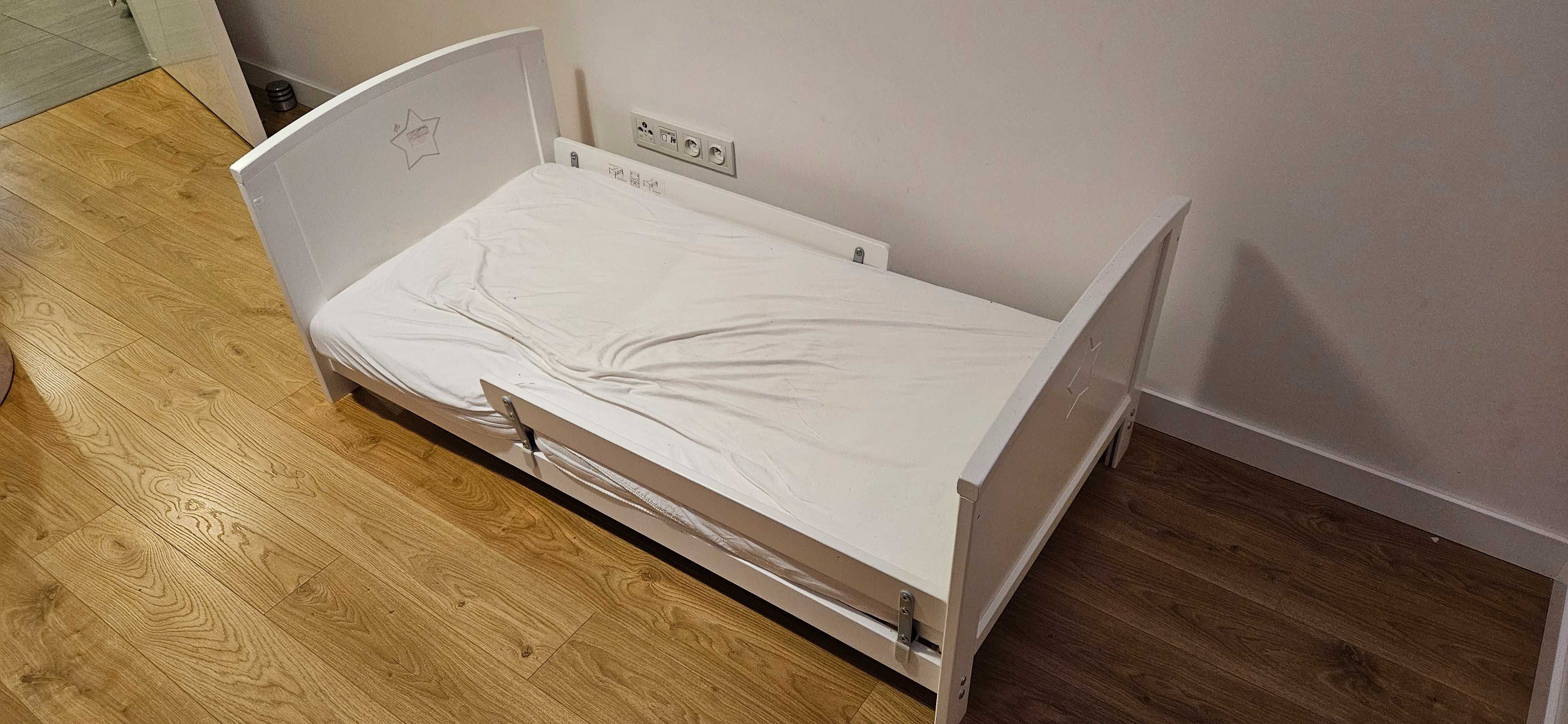 Łóżeczko dziecięce Starlight Cot Bed 140×70 z materacem Premium