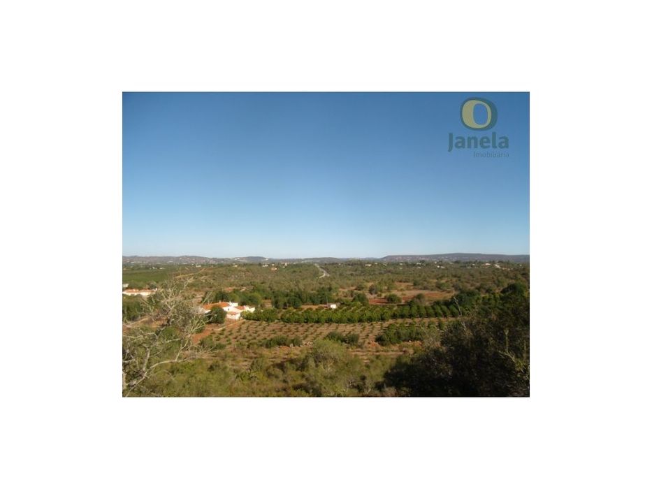 Terreno com projeto aprovado para construção de moradia térrea