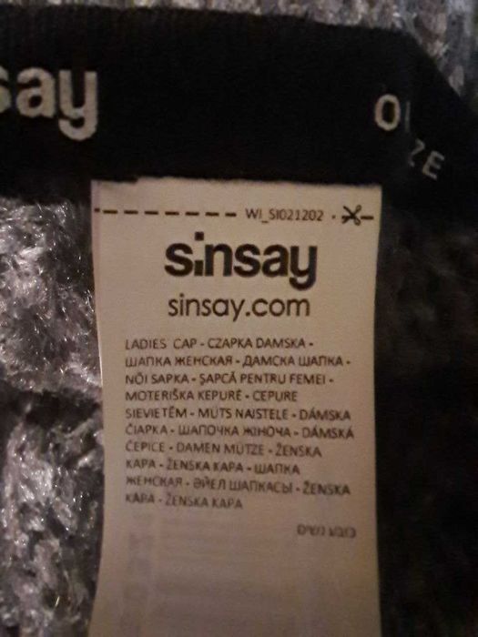 Czapka z pomponem  Sinsay   NOWA (bez metek)