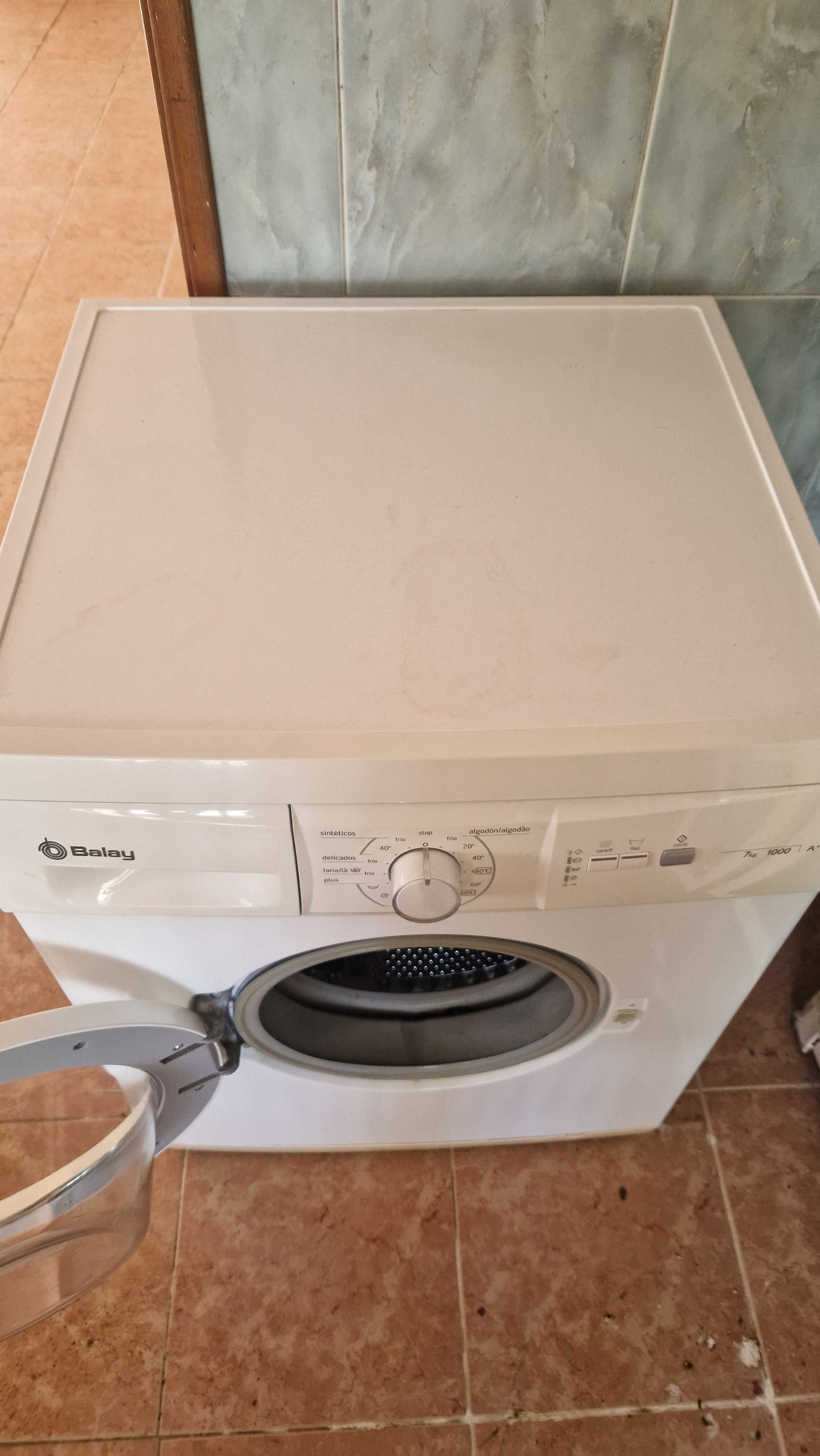 Maquina lavar roupa Balay com pouco uso