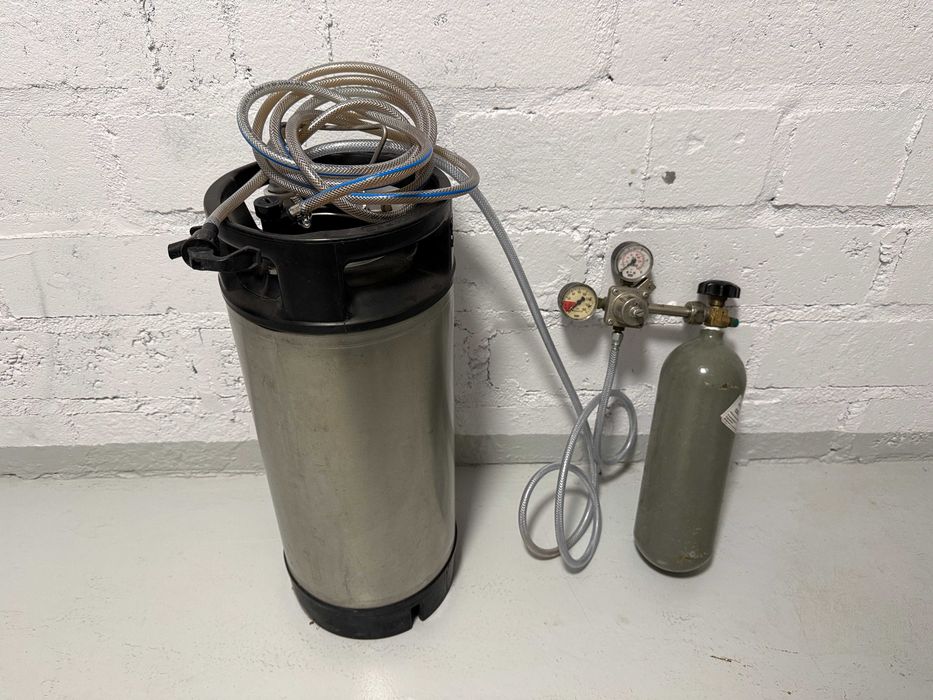 Zestaw do gazowania wyszynku piwa i innych napojów, keg 18 l butla CO2