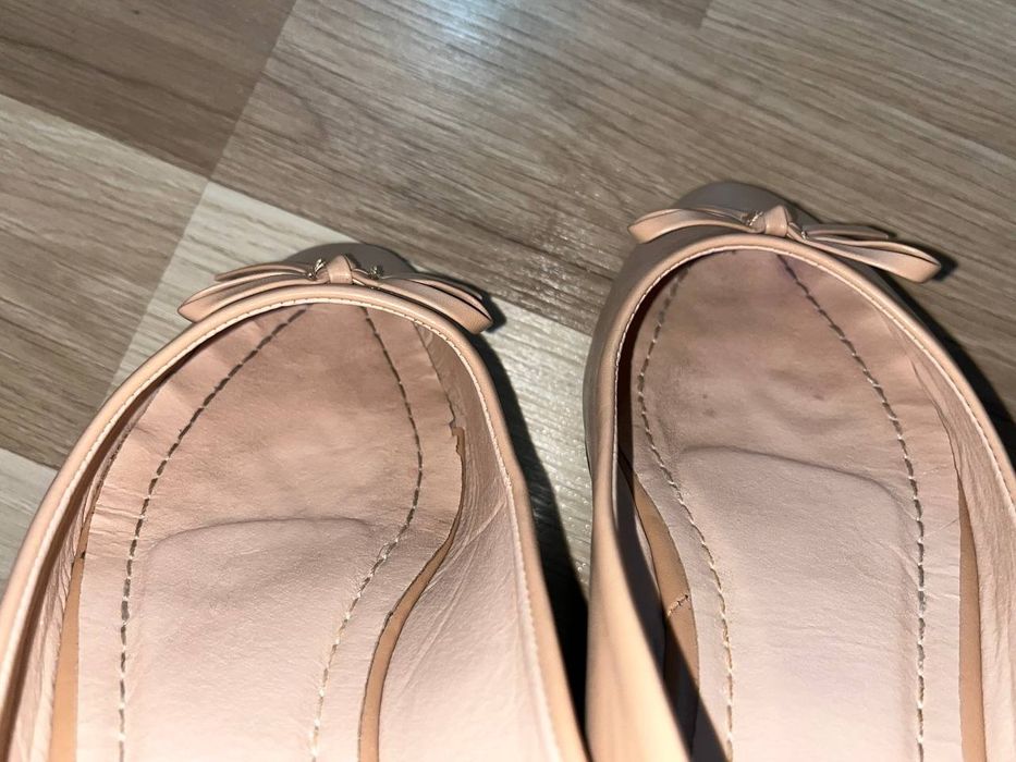 Лодочки кожаные бежевые 39