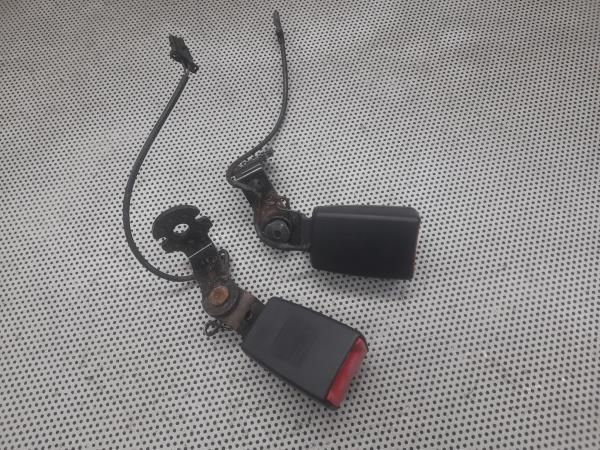 Encaixe de cinto trás esquerdo AUDI A1 (8X1, 8XK)