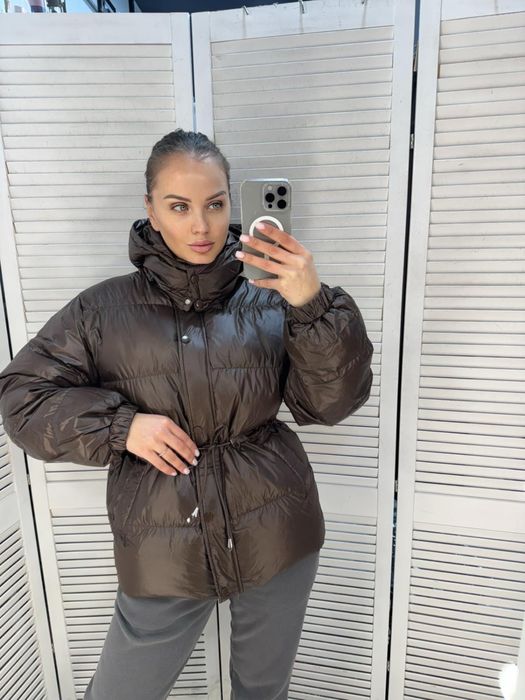 Жіноча куртка з поясом