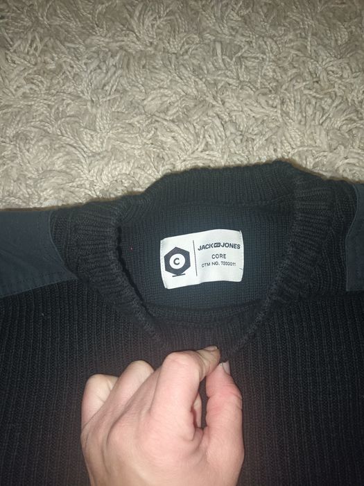 Czarny sweter męski