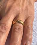 Anel Dourado Feminino – Ajustável – Novo com brilho elegante
