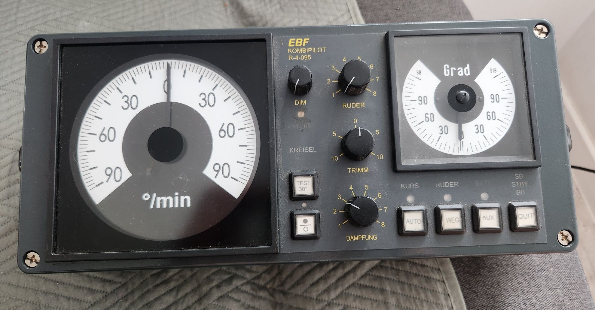 Autopilot śródlądowy EBF-4-095 na gwarancji.