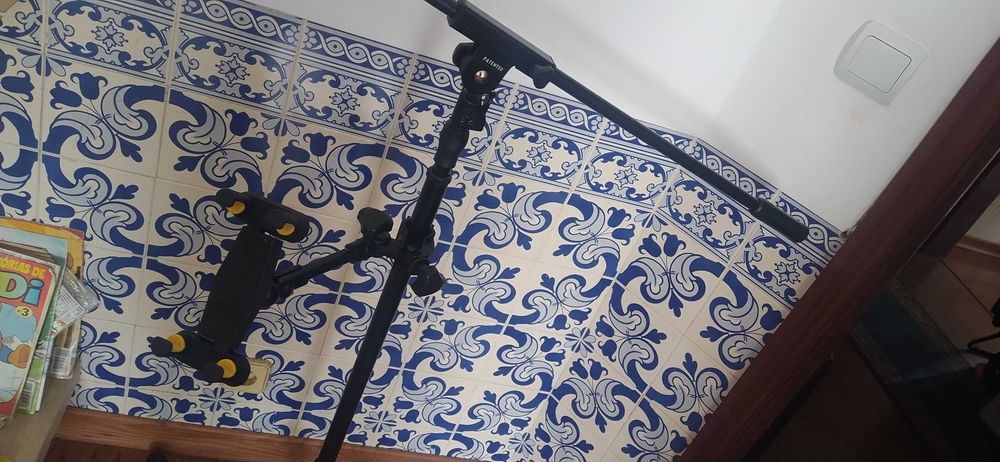 Suporte de Microfone Hercules e suporte para tablet