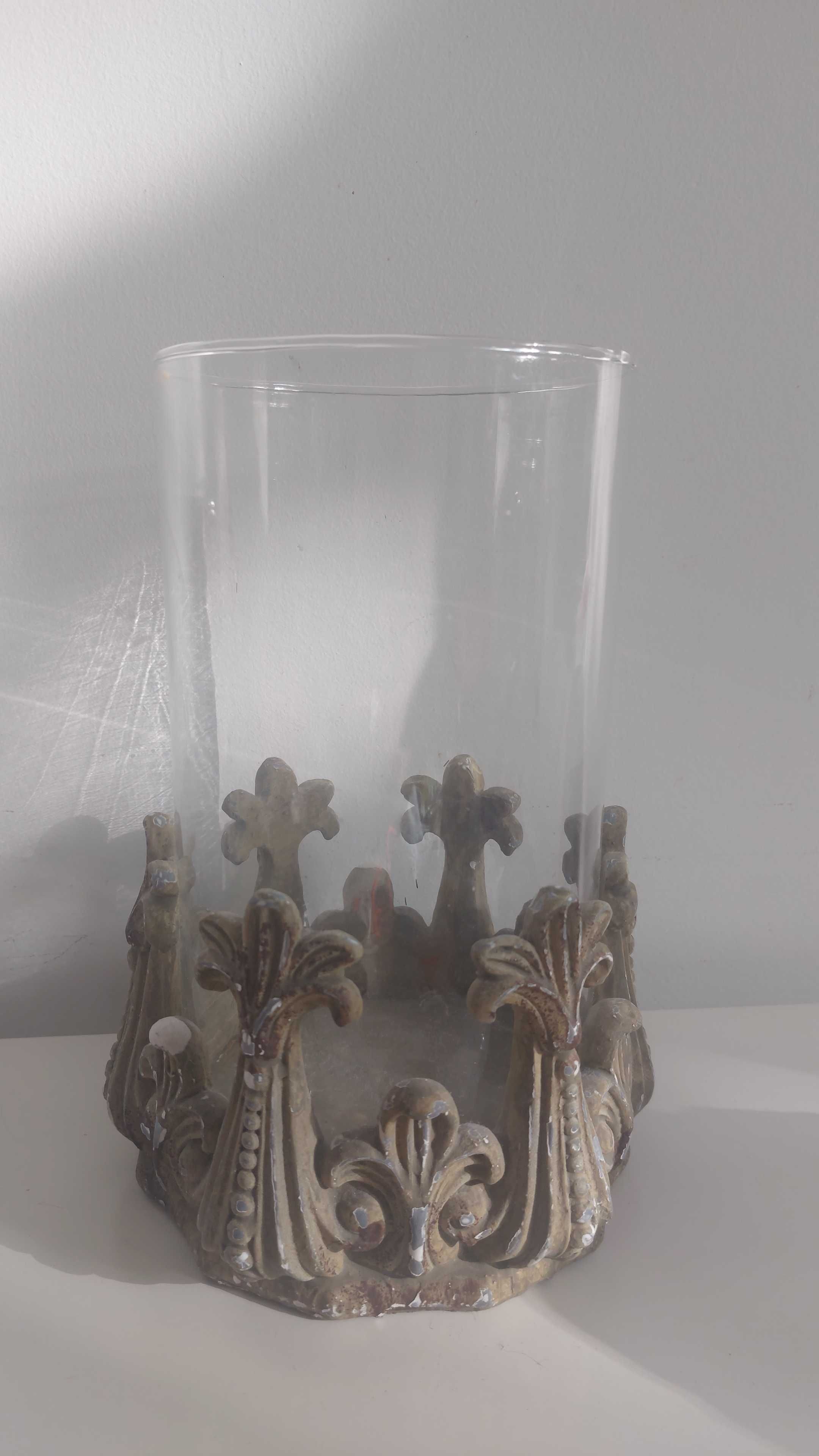 Jarra com aplicações em gesso