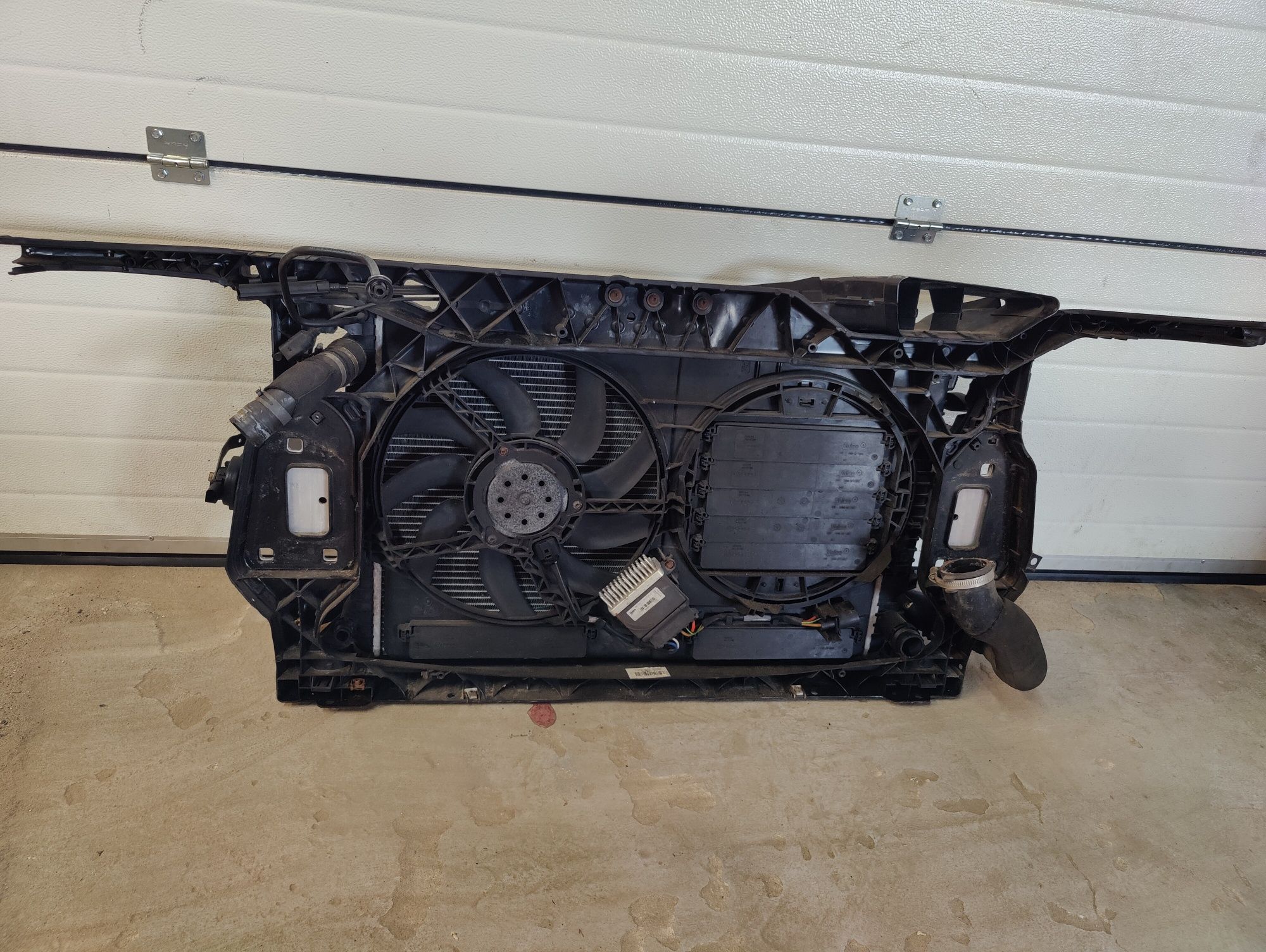 Pas przedni wzmocnienie chłodnice intercooler Audi a4 b8 3.0 2.7 TDI