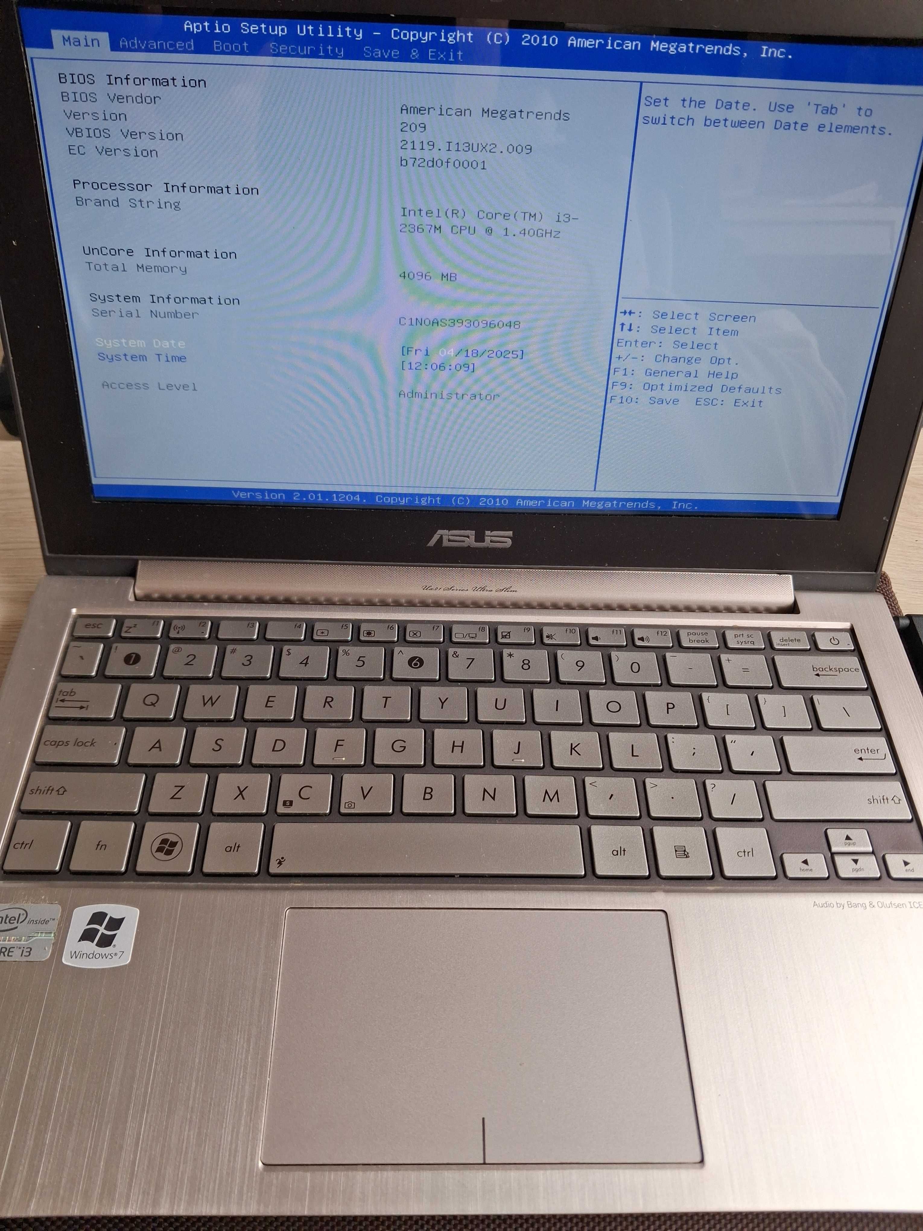 Laptop Asus Zenbook UX21E 4/64 gb SSD 11.6 cala Windows 10 Intel i3