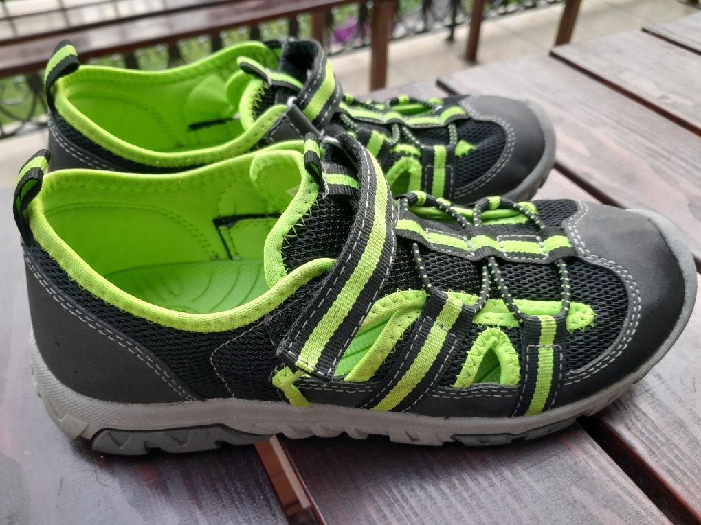 Buty na lato sportowe rozm35,długość wkładki 21,5