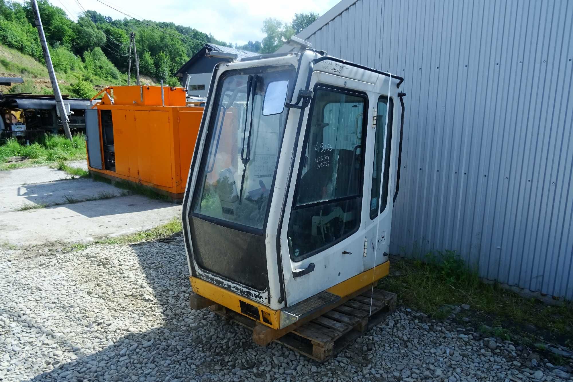 Kabina do koparki Liebherr R934B. R944. Cabin Liebherr