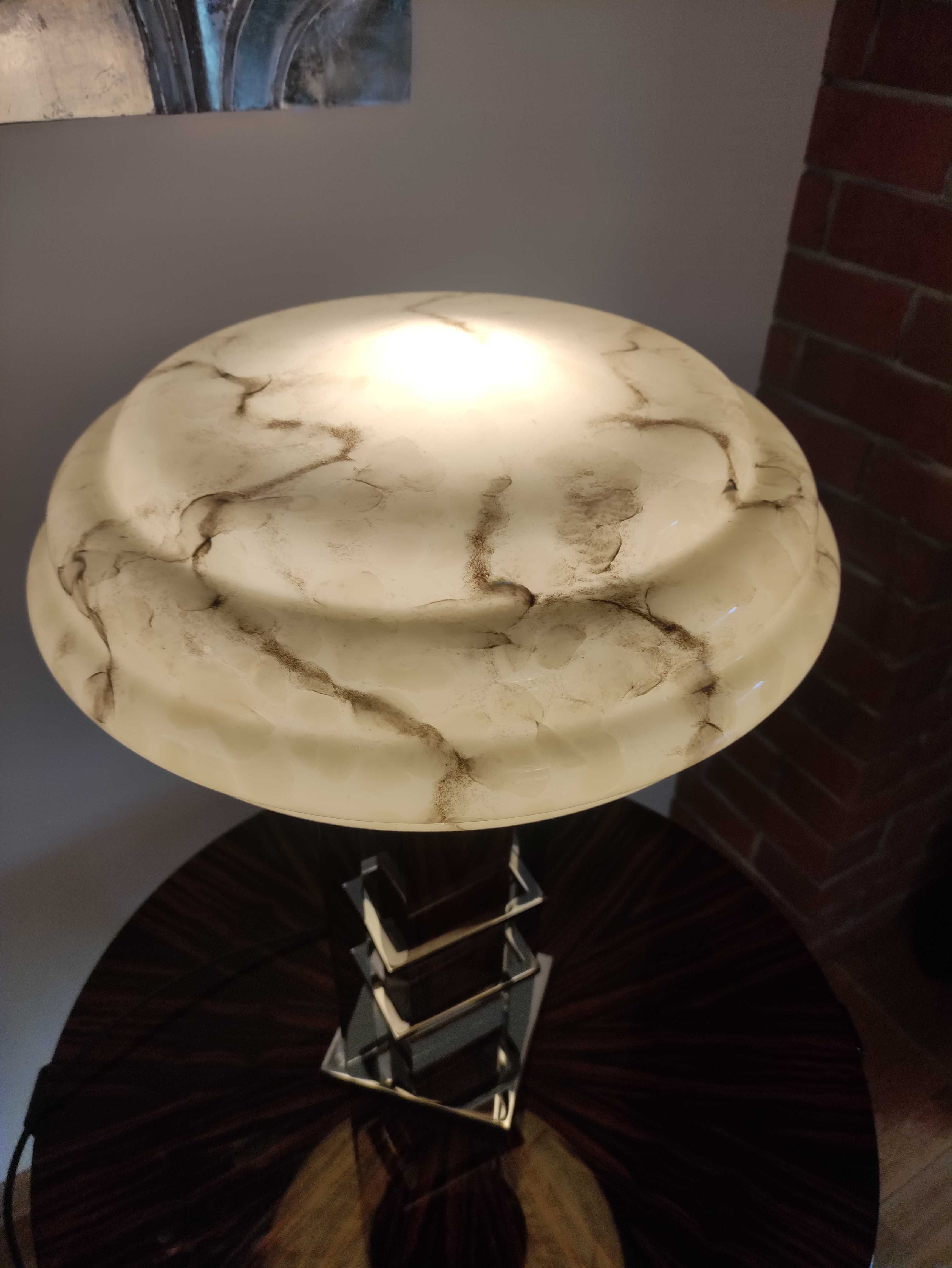 Lampa w stylu art deco