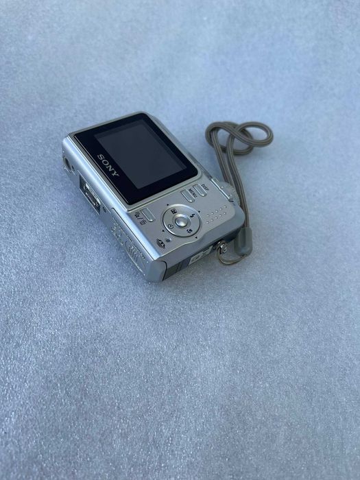 Sony Cyber-shot DSC-S650.