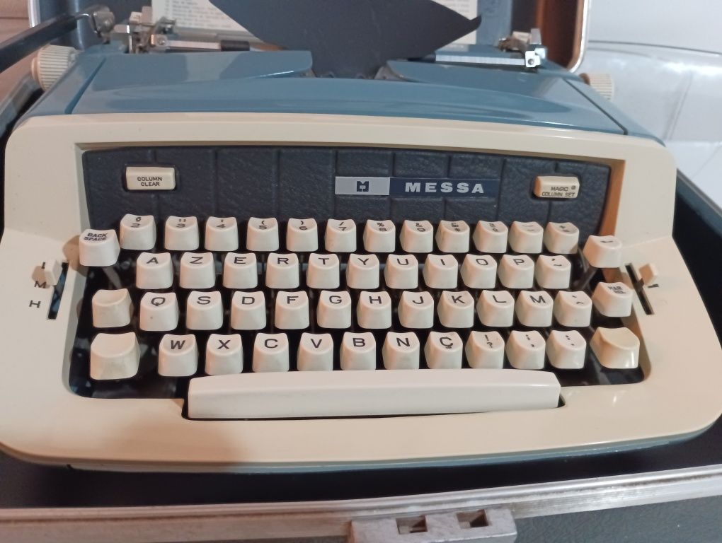 Máquina de escrever messa 5000