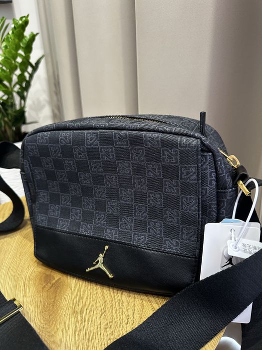 Чоловічі сумки через плече Jordan Monogram в білому та сірому кольорах