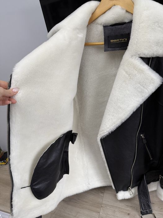 Шкіряна з натуральним хутром дублянка