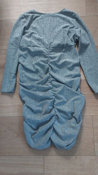 Srebrna sukienka viskoza